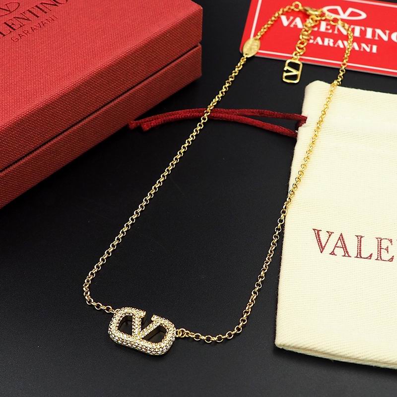Valentino necklace 11lyx4